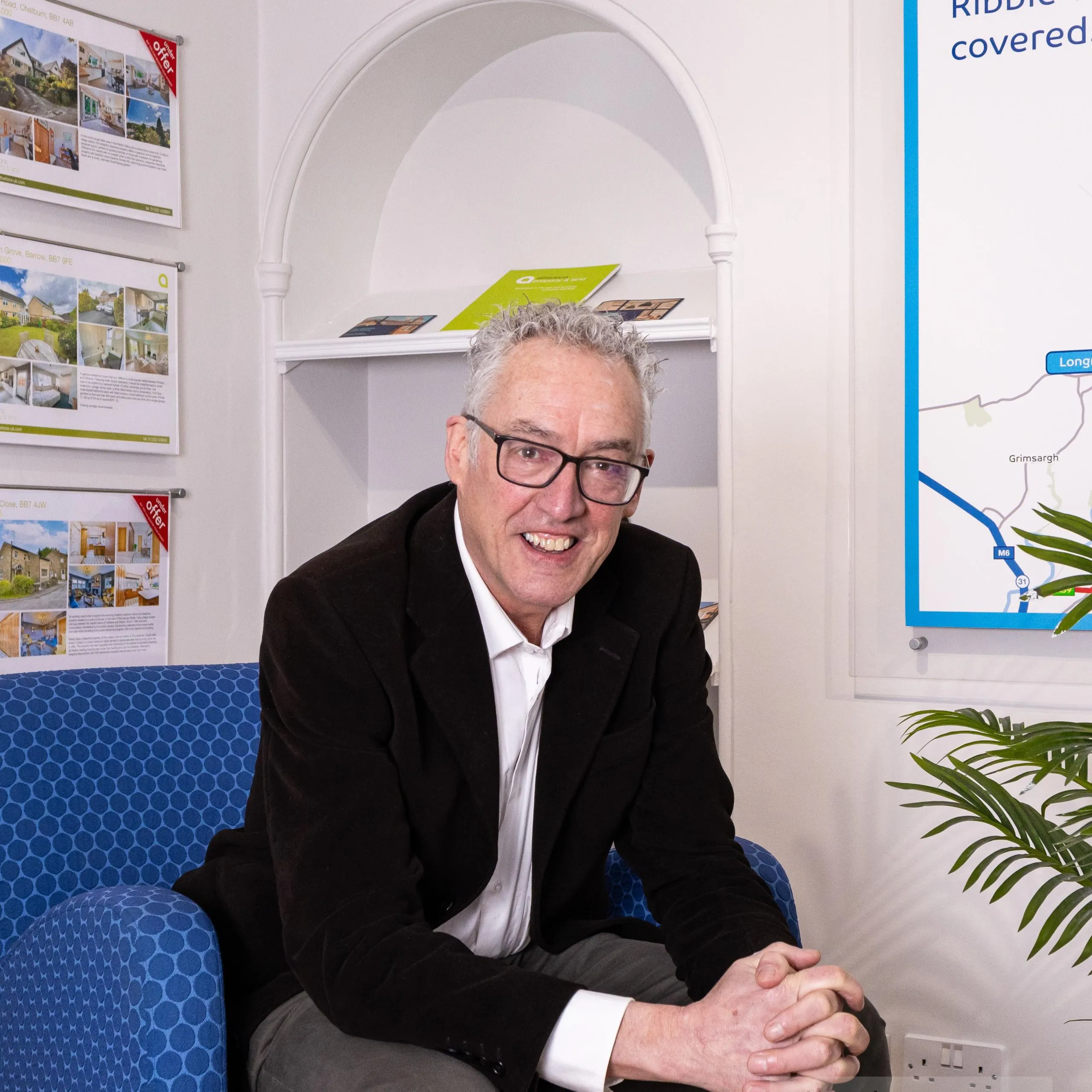 Professional consultation between estate agent and homeowner