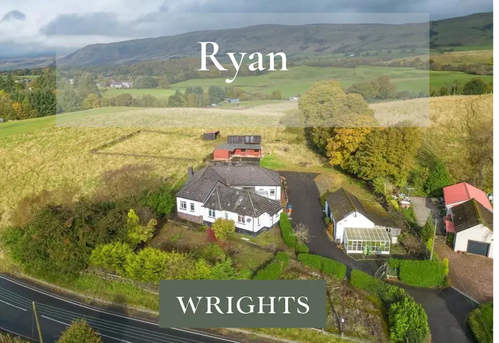 smallholding in East Dunbartonshire with stables