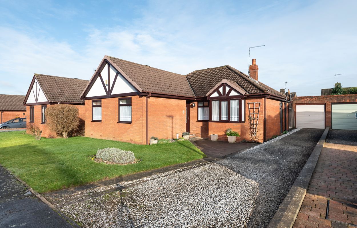 Initial pricing is everything: A tale of two identical bungalows