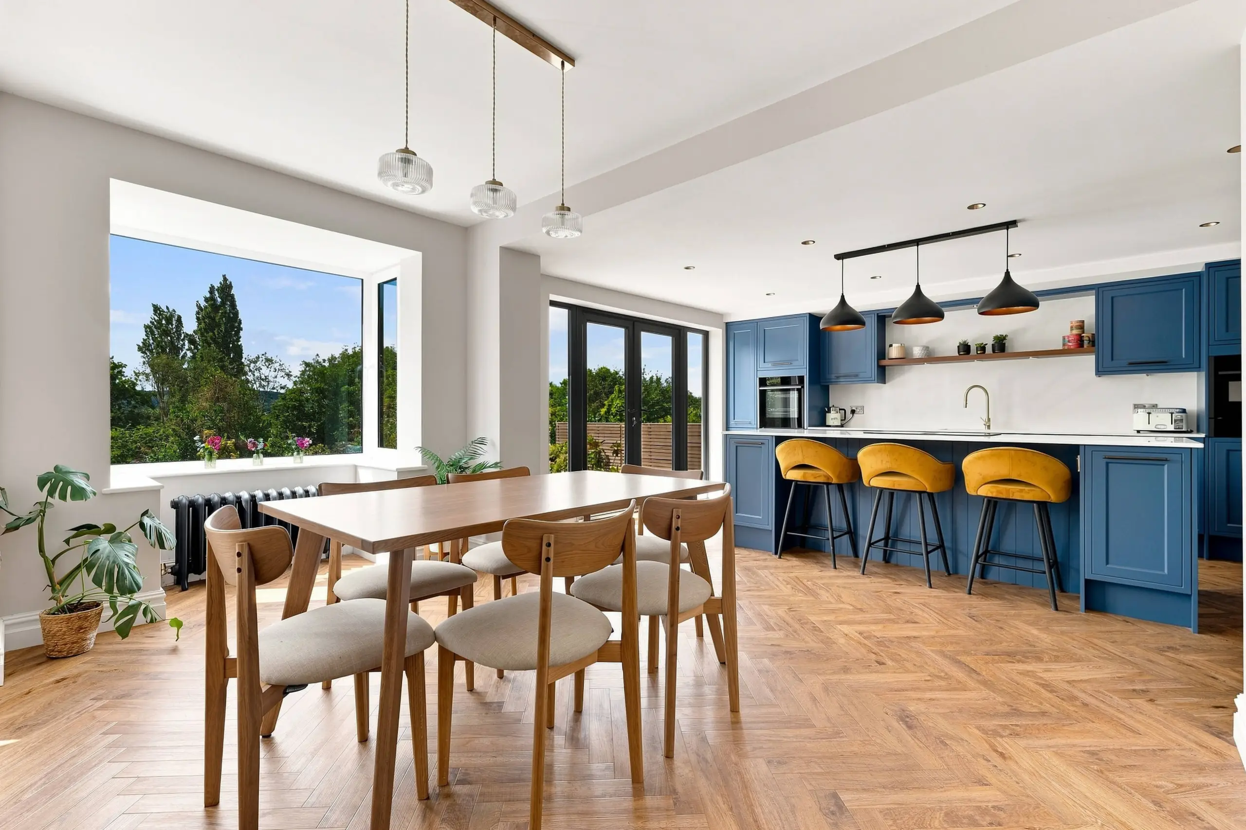 A bright, modern open-plan dining kitchen