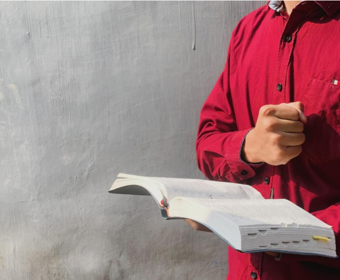 buyer reading a book on presentation of a property