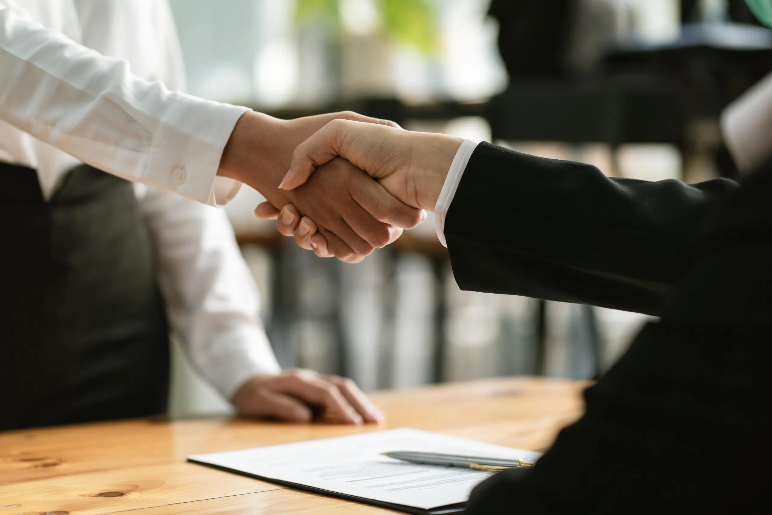 handshake between a customer and estate agent