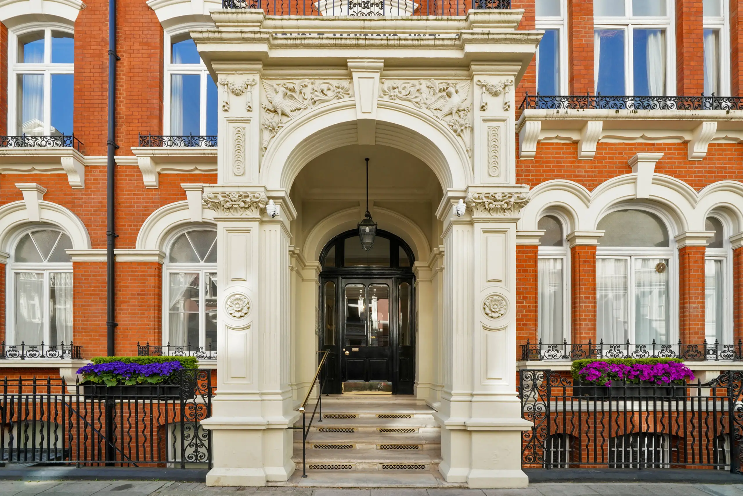 Buying a mansion block flat in Westminster: questions to ask before you offer