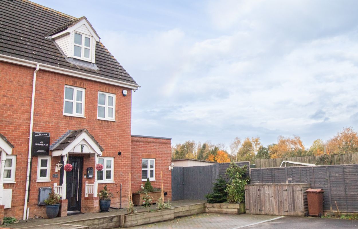 9 Heatherwood Court: 9 days and £12,500 above the launch price